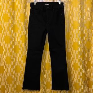 Express - Cropped Flare Stretch Jeans. Size 2